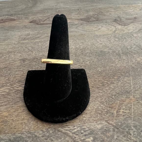 Geometric gold tone ring - size 9 - Picture 2 of 8